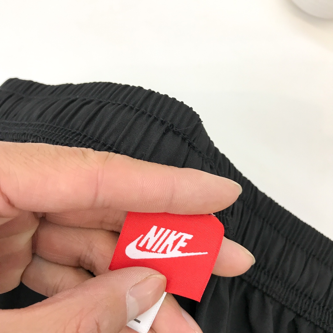 60 Nike 耐克 夏季薄款镂空设计短裤！