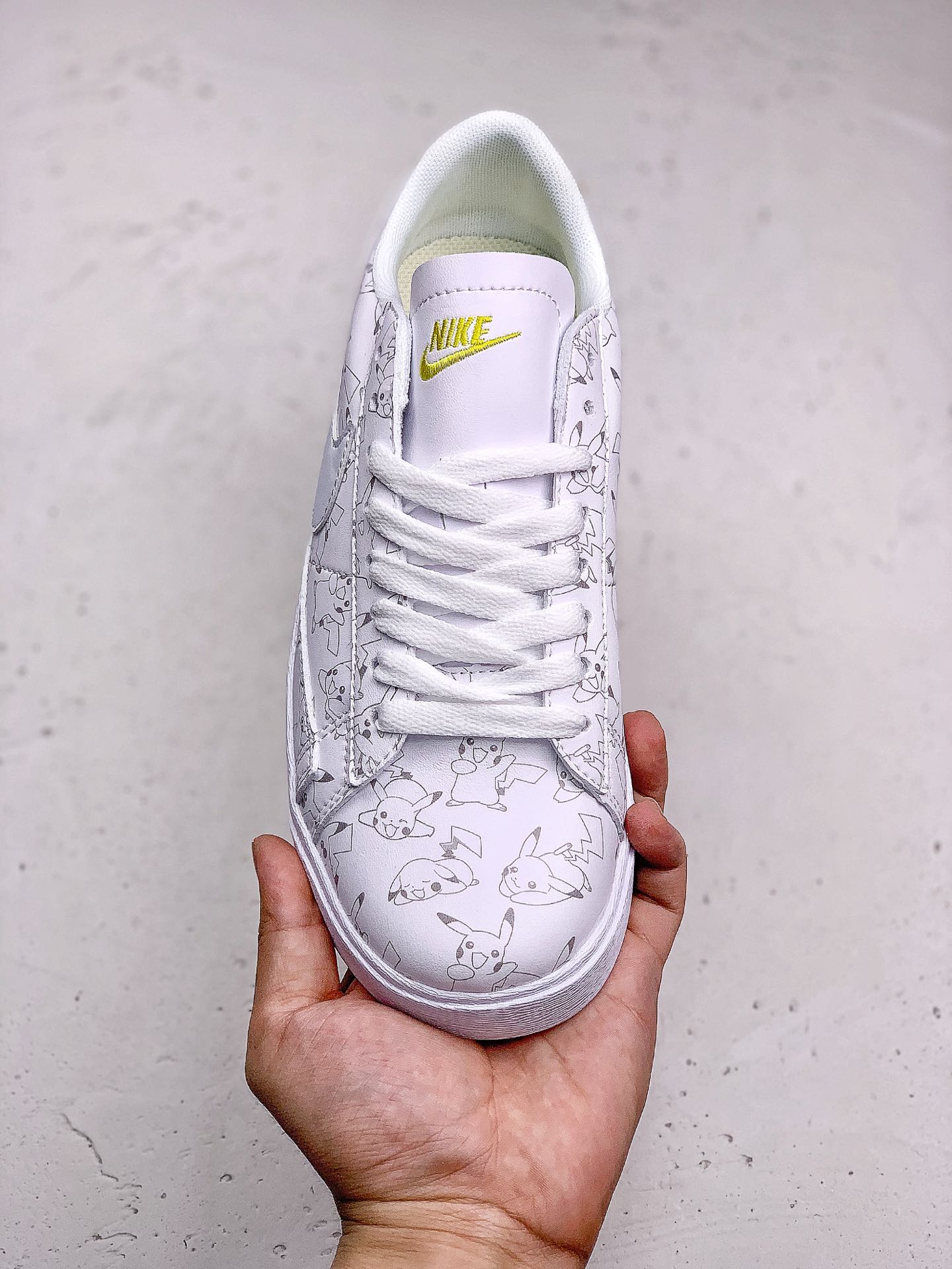 #本地130<br />NIKE W BLAZER LOW LE 皮卡丘<br />童年回忆宠物小精灵融入鞋身十分俏皮吸晴 货号：AV9371 812 SIZE：36-44