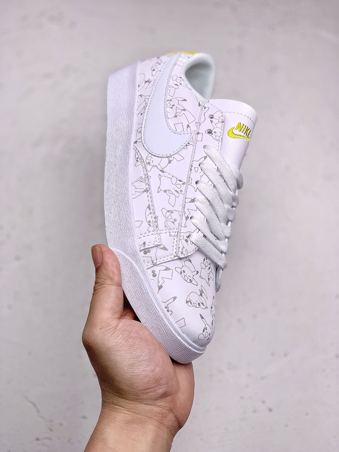 #本地130<br />NIKE W BLAZER LOW LE 皮卡丘<br />童年回忆宠物小精灵融入鞋身十分俏皮吸晴 货号：AV9371 812 SIZE：36-44