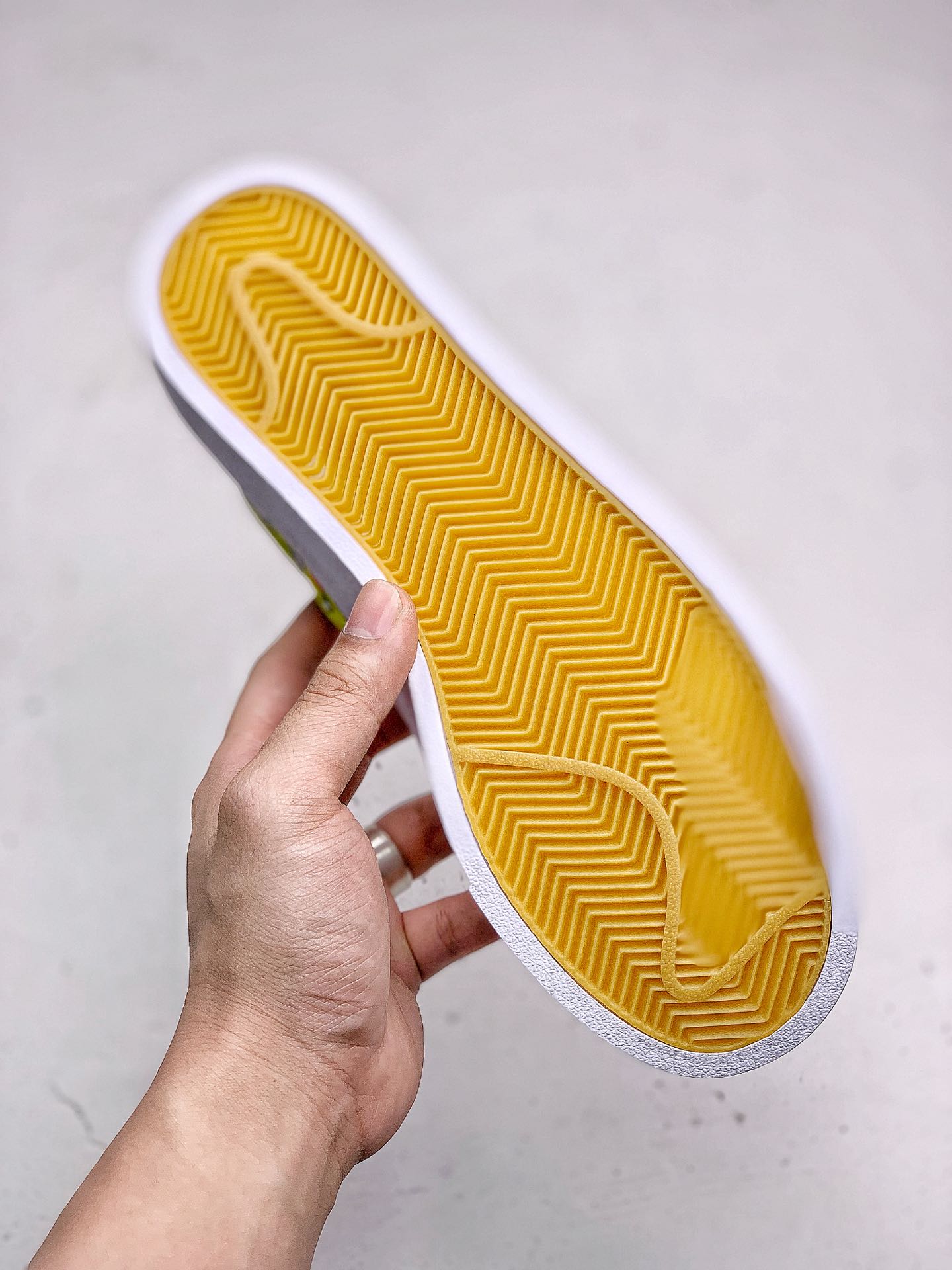 #本地130<br />NIKE W BLAZER LOW LE 皮卡丘<br />童年回忆宠物小精灵融入鞋身十分俏皮吸晴 货号：AV9371 812 SIZE：36-44