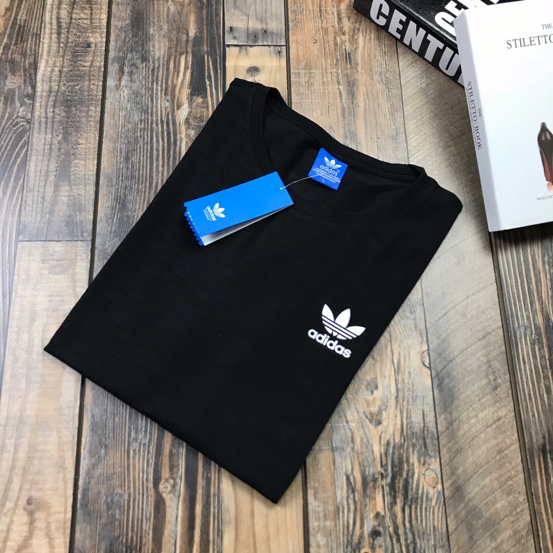 50 Adidas三叶草专柜长青基础款短袖T恤。