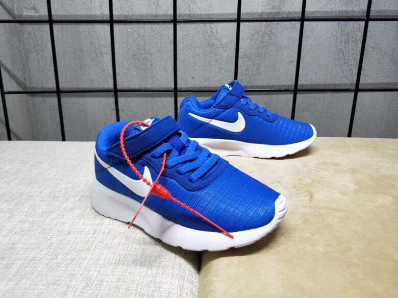 65<br />夏季疯狂小跑 码数:26--35     <br />真标1.1 Nike伦敦三代魔术贴童鞋 非通货 欢迎对比，看细节！ 材质:MD大底+海玻璃鞋垫+PU Logo一年不会掉+大底双层贴盒+注胶孔+原版正品扣！独家夏季疯狂小跑 <br />码数:26 27 38 39 30 31 32 33 34 35<br />三代童鞋实际鞋垫长<br />26码内长16.5CM。 <br />27码内长17.2CM。<br />28码17.8CM。 <br />29码内长18.5CM。<br />30码内长19.1CM。<br />31码内长19.8CM。<br />32码内长20.5CM。<br />33码内长21.1CM。<br />34码内长21.8CM。 <br />35码内长22.5CM。