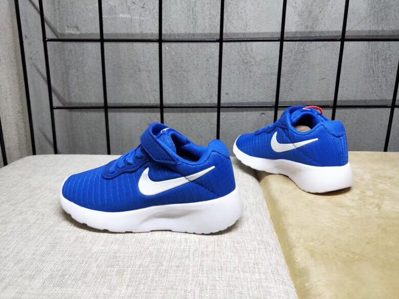 65<br />夏季疯狂小跑 码数:26--35     <br />真标1.1 Nike伦敦三代魔术贴童鞋 非通货 欢迎对比，看细节！ 材质:MD大底+海玻璃鞋垫+PU Logo一年不会掉+大底双层贴盒+注胶孔+原版正品扣！独家夏季疯狂小跑 <br />码数:26 27 38 39 30 31 32 33 34 35<br />三代童鞋实际鞋垫长<br />26码内长16.5CM。 <br />27码内长17.2CM。<br />28码17.8CM。 <br />29码内长18.5CM。<br />30码内长19.1CM。<br />31码内长19.8CM。<br />32码内长20.5CM。<br />33码内长21.1CM。<br />34码内长21.8CM。 <br />35码内长22.5CM。