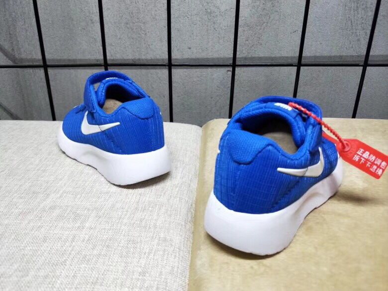 65<br />夏季疯狂小跑 码数:26--35     <br />真标1.1 Nike伦敦三代魔术贴童鞋 非通货 欢迎对比，看细节！ 材质:MD大底+海玻璃鞋垫+PU Logo一年不会掉+大底双层贴盒+注胶孔+原版正品扣！独家夏季疯狂小跑 <br />码数:26 27 38 39 30 31 32 33 34 35<br />三代童鞋实际鞋垫长<br />26码内长16.5CM。 <br />27码内长17.2CM。<br />28码17.8CM。 <br />29码内长18.5CM。<br />30码内长19.1CM。<br />31码内长19.8CM。<br />32码内长20.5CM。<br />33码内长21.1CM。<br />34码内长21.8CM。 <br />35码内长22.5CM。