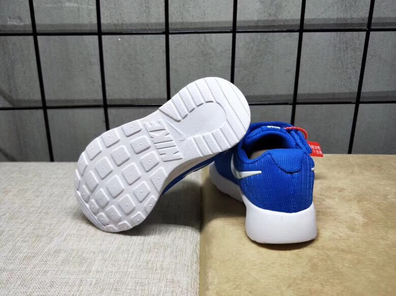 65<br />夏季疯狂小跑 码数:26--35     <br />真标1.1 Nike伦敦三代魔术贴童鞋 非通货 欢迎对比，看细节！ 材质:MD大底+海玻璃鞋垫+PU Logo一年不会掉+大底双层贴盒+注胶孔+原版正品扣！独家夏季疯狂小跑 <br />码数:26 27 38 39 30 31 32 33 34 35<br />三代童鞋实际鞋垫长<br />26码内长16.5CM。 <br />27码内长17.2CM。<br />28码17.8CM。 <br />29码内长18.5CM。<br />30码内长19.1CM。<br />31码内长19.8CM。<br />32码内长20.5CM。<br />33码内长21.1CM。<br />34码内长21.8CM。 <br />35码内长22.5CM。