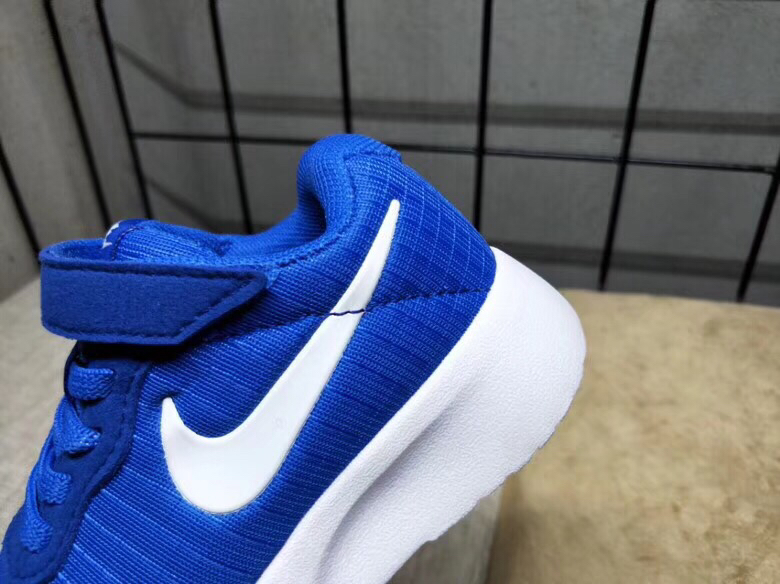 65<br />夏季疯狂小跑 码数:26--35     <br />真标1.1 Nike伦敦三代魔术贴童鞋 非通货 欢迎对比，看细节！ 材质:MD大底+海玻璃鞋垫+PU Logo一年不会掉+大底双层贴盒+注胶孔+原版正品扣！独家夏季疯狂小跑 <br />码数:26 27 38 39 30 31 32 33 34 35<br />三代童鞋实际鞋垫长<br />26码内长16.5CM。 <br />27码内长17.2CM。<br />28码17.8CM。 <br />29码内长18.5CM。<br />30码内长19.1CM。<br />31码内长19.8CM。<br />32码内长20.5CM。<br />33码内长21.1CM。<br />34码内长21.8CM。 <br />35码内长22.5CM。