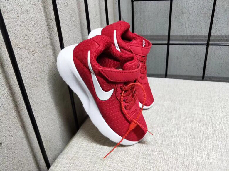 65<br />夏季疯狂小跑 码数:26--35     <br />真标1.1 Nike伦敦三代魔术贴童鞋 非通货 欢迎对比，看细节！ 材质:MD大底+海玻璃鞋垫+PU Logo一年不会掉+大底双层贴盒+注胶孔+原版正品扣！独家夏季疯狂小跑 <br />码数:26 27 38 39 30 31 32 33 34 35<br />三代童鞋实际鞋垫长<br />26码内长16.5CM。 <br />27码内长17.2CM。<br />28码17.8CM。 <br />29码内长18.5CM。<br />30码内长19.1CM。<br />31码内长19.8CM。<br />32码内长20.5CM。<br />33码内长21.1CM。<br />34码内长21.8CM。 <br />35码内长22.5CM。