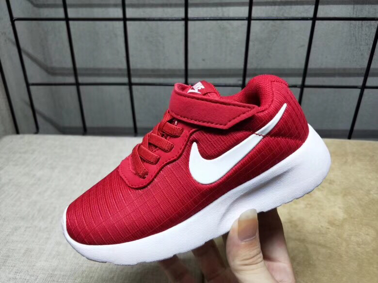 65<br />夏季疯狂小跑 码数:26--35     <br />真标1.1 Nike伦敦三代魔术贴童鞋 非通货 欢迎对比，看细节！ 材质:MD大底+海玻璃鞋垫+PU Logo一年不会掉+大底双层贴盒+注胶孔+原版正品扣！独家夏季疯狂小跑 <br />码数:26 27 38 39 30 31 32 33 34 35<br />三代童鞋实际鞋垫长<br />26码内长16.5CM。 <br />27码内长17.2CM。<br />28码17.8CM。 <br />29码内长18.5CM。<br />30码内长19.1CM。<br />31码内长19.8CM。<br />32码内长20.5CM。<br />33码内长21.1CM。<br />34码内长21.8CM。 <br />35码内长22.5CM。