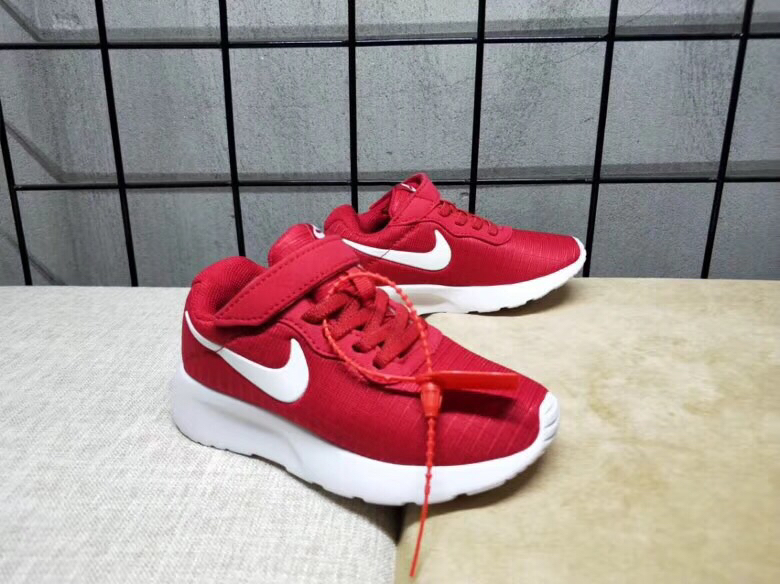 65<br />夏季疯狂小跑 码数:26--35     <br />真标1.1 Nike伦敦三代魔术贴童鞋 非通货 欢迎对比，看细节！ 材质:MD大底+海玻璃鞋垫+PU Logo一年不会掉+大底双层贴盒+注胶孔+原版正品扣！独家夏季疯狂小跑 <br />码数:26 27 38 39 30 31 32 33 34 35<br />三代童鞋实际鞋垫长<br />26码内长16.5CM。 <br />27码内长17.2CM。<br />28码17.8CM。 <br />29码内长18.5CM。<br />30码内长19.1CM。<br />31码内长19.8CM。<br />32码内长20.5CM。<br />33码内长21.1CM。<br />34码内长21.8CM。 <br />35码内长22.5CM。