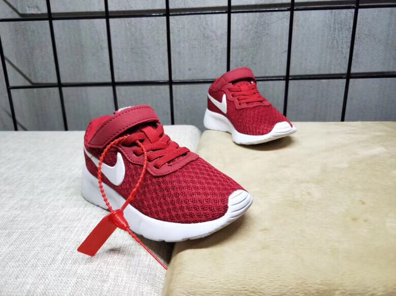 65<br />夏季疯狂小跑 码数:26--35     <br />真标1.1 Nike伦敦三代魔术贴童鞋 非通货 欢迎对比，看细节！ 材质:MD大底+海玻璃鞋垫+PU Logo一年不会掉+大底双层贴盒+注胶孔+原版正品扣！独家夏季疯狂小跑 <br />码数:26 27 38 39 30 31 32 33 34 35<br />三代童鞋实际鞋垫长<br />26码内长16.5CM。 <br />27码内长17.2CM。<br />28码17.8CM。 <br />29码内长18.5CM。<br />30码内长19.1CM。<br />31码内长19.8CM。<br />32码内长20.5CM。<br />33码内长21.1CM。<br />34码内长21.8CM。 <br />35码内长22.5CM。