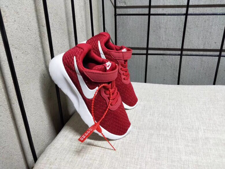 65<br />夏季疯狂小跑 码数:26--35     <br />真标1.1 Nike伦敦三代魔术贴童鞋 非通货 欢迎对比，看细节！ 材质:MD大底+海玻璃鞋垫+PU Logo一年不会掉+大底双层贴盒+注胶孔+原版正品扣！独家夏季疯狂小跑 <br />码数:26 27 38 39 30 31 32 33 34 35<br />三代童鞋实际鞋垫长<br />26码内长16.5CM。 <br />27码内长17.2CM。<br />28码17.8CM。 <br />29码内长18.5CM。<br />30码内长19.1CM。<br />31码内长19.8CM。<br />32码内长20.5CM。<br />33码内长21.1CM。<br />34码内长21.8CM。 <br />35码内长22.5CM。