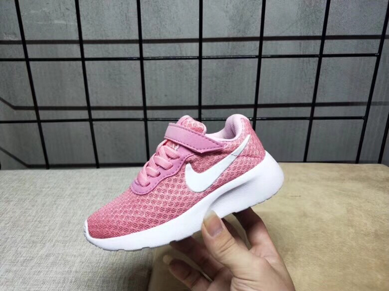 65<br />夏季疯狂小跑 码数:26--35     <br />真标1.1 Nike伦敦三代魔术贴童鞋 非通货 欢迎对比，看细节！ 材质:MD大底+海玻璃鞋垫+PU Logo一年不会掉+大底双层贴盒+注胶孔+原版正品扣！独家夏季疯狂小跑 <br />码数:26 27 38 39 30 31 32 33 34 35<br />三代童鞋实际鞋垫长<br />26码内长16.5CM。 <br />27码内长17.2CM。<br />28码17.8CM。 <br />29码内长18.5CM。<br />30码内长19.1CM。<br />31码内长19.8CM。<br />32码内长20.5CM。<br />33码内长21.1CM。<br />34码内长21.8CM。 <br />35码内长22.5CM。