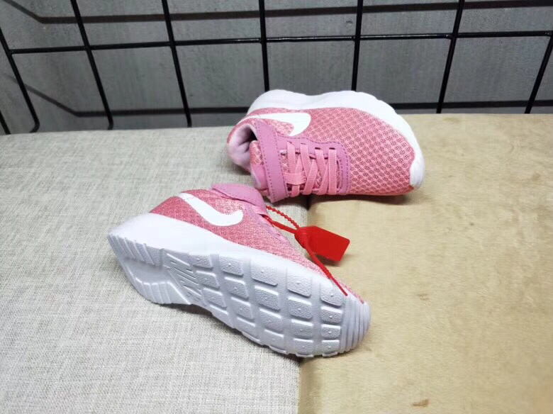 65<br />夏季疯狂小跑 码数:26--35     <br />真标1.1 Nike伦敦三代魔术贴童鞋 非通货 欢迎对比，看细节！ 材质:MD大底+海玻璃鞋垫+PU Logo一年不会掉+大底双层贴盒+注胶孔+原版正品扣！独家夏季疯狂小跑 <br />码数:26 27 38 39 30 31 32 33 34 35<br />三代童鞋实际鞋垫长<br />26码内长16.5CM。 <br />27码内长17.2CM。<br />28码17.8CM。 <br />29码内长18.5CM。<br />30码内长19.1CM。<br />31码内长19.8CM。<br />32码内长20.5CM。<br />33码内长21.1CM。<br />34码内长21.8CM。 <br />35码内长22.5CM。