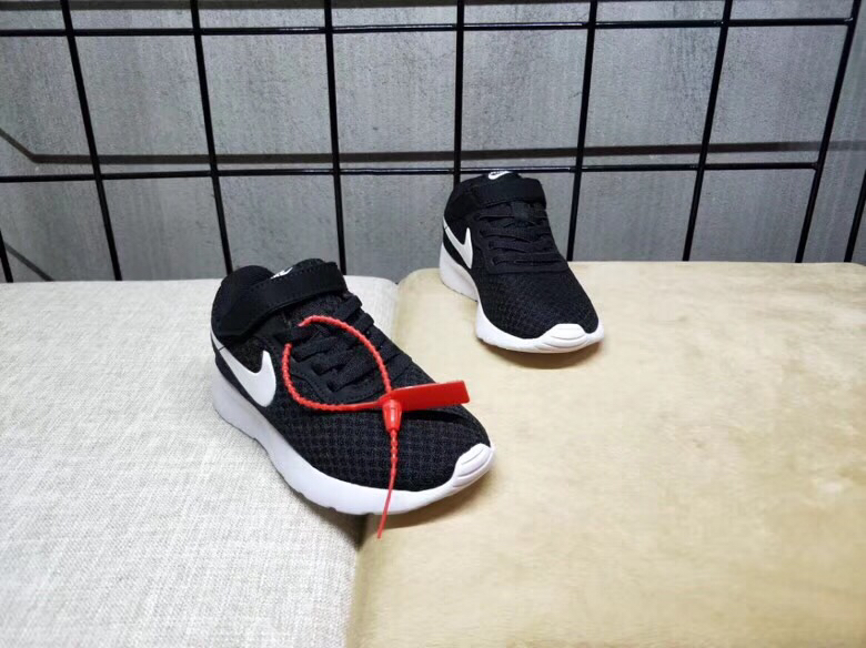 65<br />夏季疯狂小跑 码数:26--35     <br />真标1.1 Nike伦敦三代魔术贴童鞋 非通货 欢迎对比，看细节！ 材质:MD大底+海玻璃鞋垫+PU Logo一年不会掉+大底双层贴盒+注胶孔+原版正品扣！独家夏季疯狂小跑 <br />码数:26 27 38 39 30 31 32 33 34 35<br />三代童鞋实际鞋垫长<br />26码内长16.5CM。 <br />27码内长17.2CM。<br />28码17.8CM。 <br />29码内长18.5CM。<br />30码内长19.1CM。<br />31码内长19.8CM。<br />32码内长20.5CM。<br />33码内长21.1CM。<br />34码内长21.8CM。 <br />35码内长22.5CM。