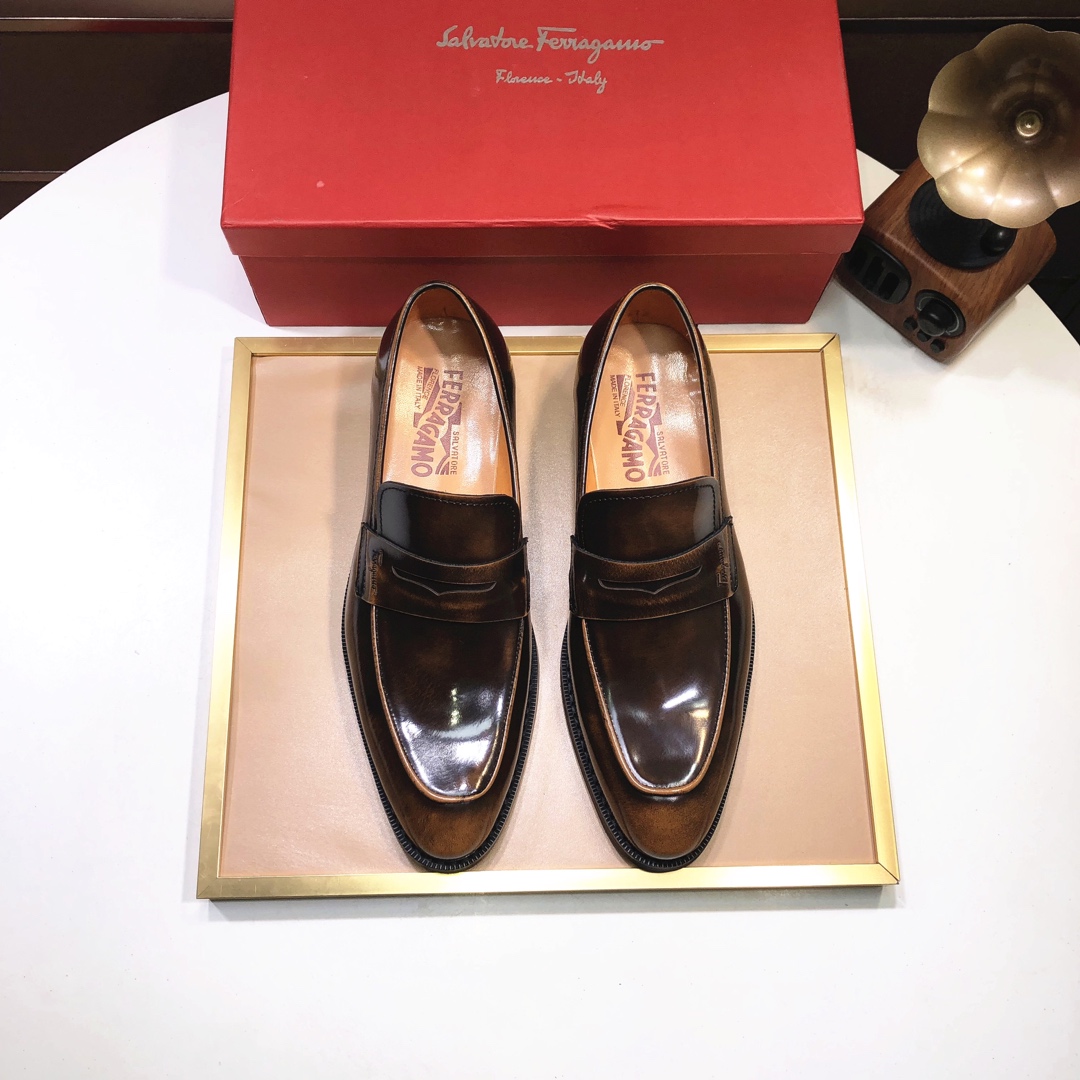 I5 菲拉格慕。 专柜最 原版进口上乘牛皮+进口羊内里+原版奢华金属扣+原版大底 对比无压力