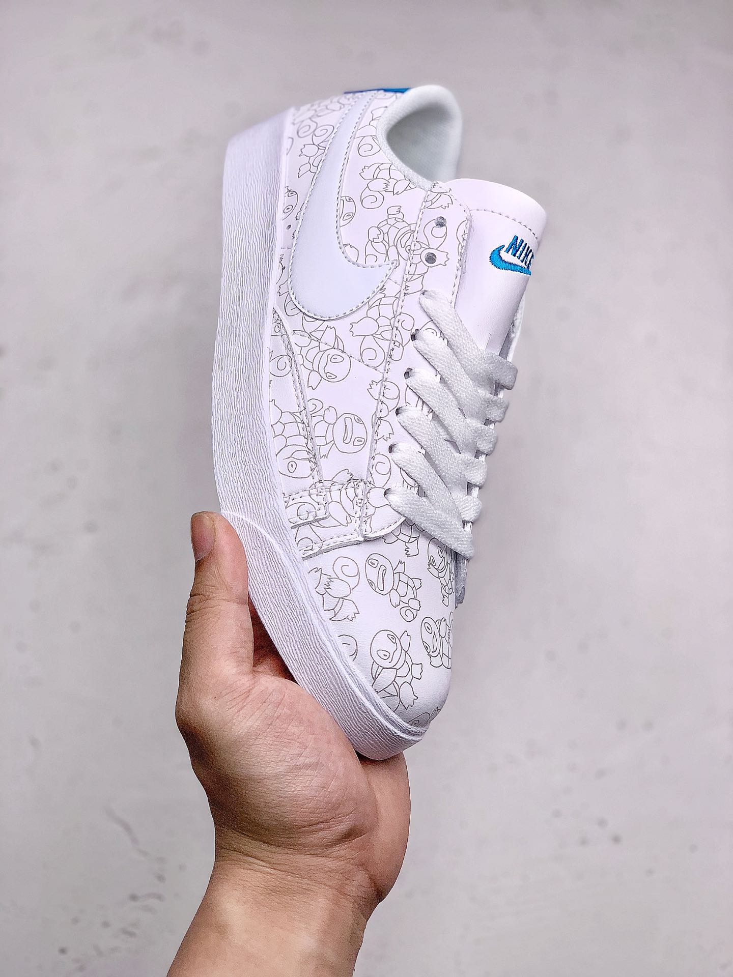 #本地130<br />NIKE W BLAZER LOW LE 杰尼龟<br />童年回忆宠物小精灵融入鞋身十分俏皮吸晴 货号：AV9371 812 SIZE：36-44