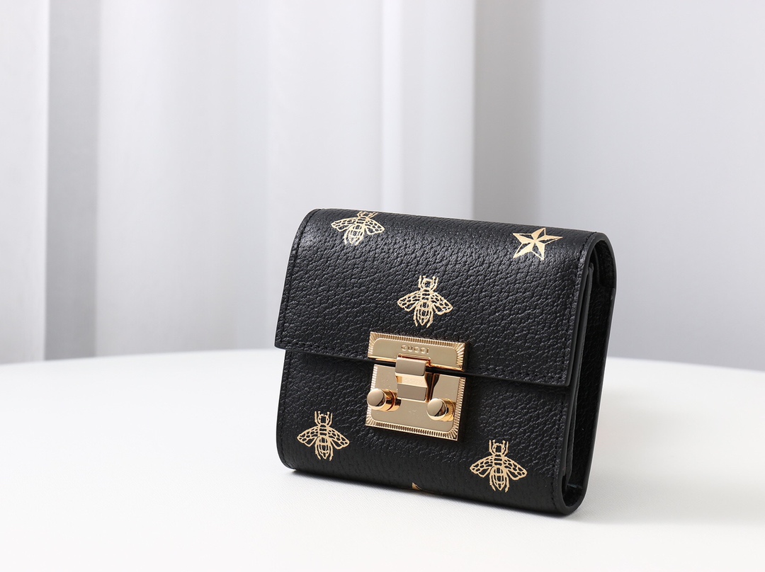 G new Padlock series short wallet restocked! Top-quality imported leather, overseas custom keychain hardware, exquisite edge finishing, gold-stamped bee logo. Model 453155. Size 11x9.5x3 cm. Price: 32,808. image 1