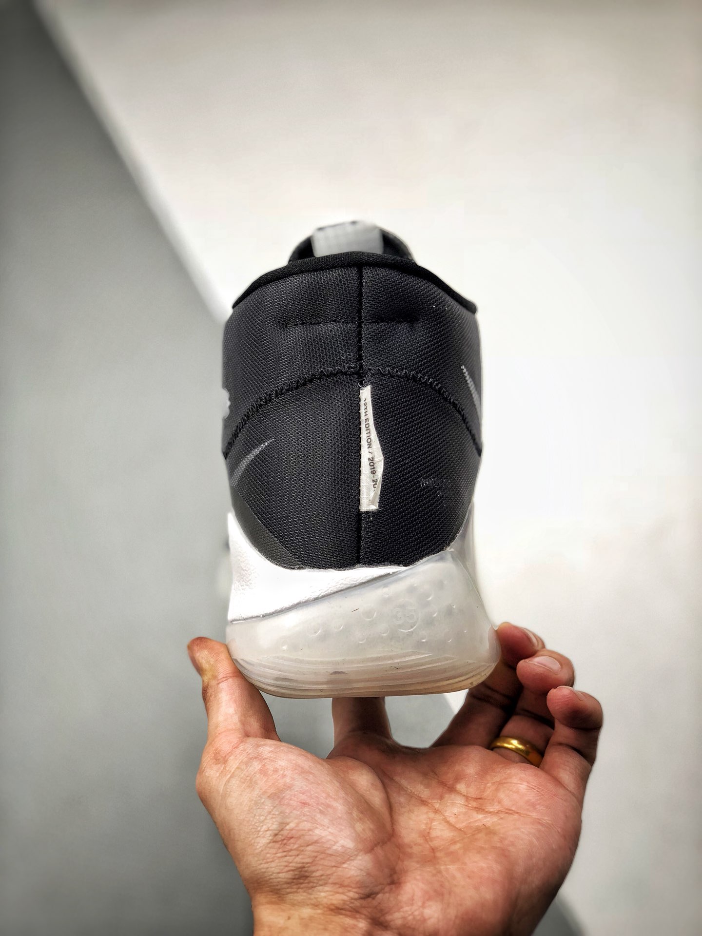 270 NIKE ZOOM KD12 EP 黑灰暗藏汹涌凯文·杜兰特总能保持镇定自若AR4230-001