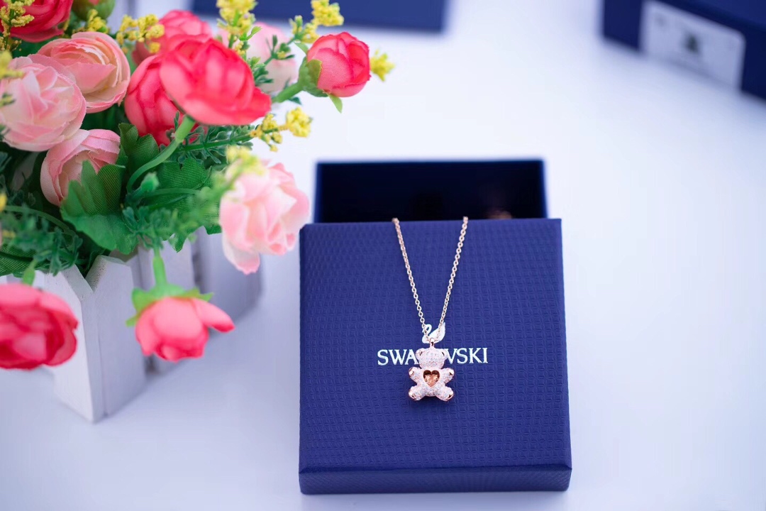 NO:101211,Swarovski's best-selling jewelry - Agile - Bear Teddy pendant, its cute design and charming glory have captured the hearts of many people around the world. The new design incorporates the concept of 