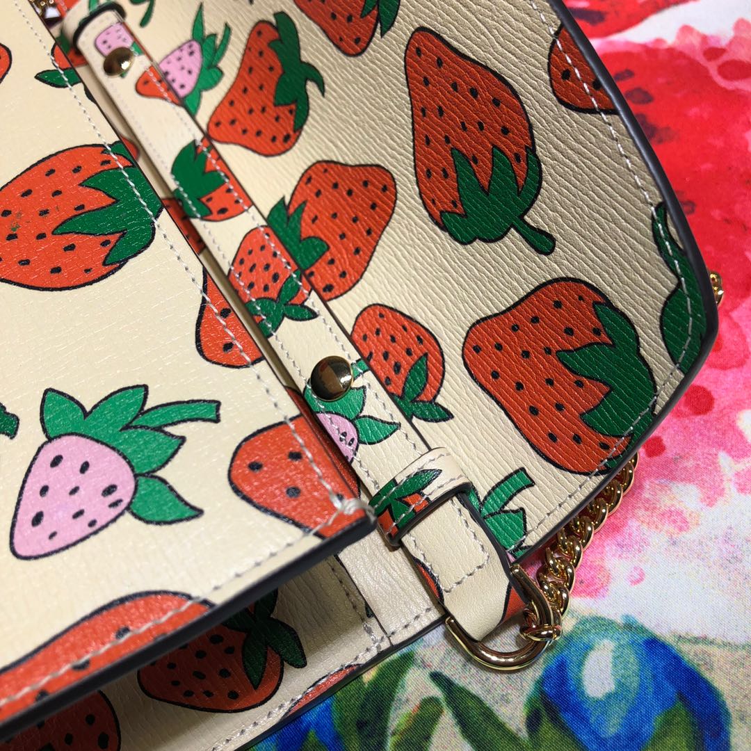 GUCCI古驰马衔扣1955系列草莓印花单肩斜挎包572375