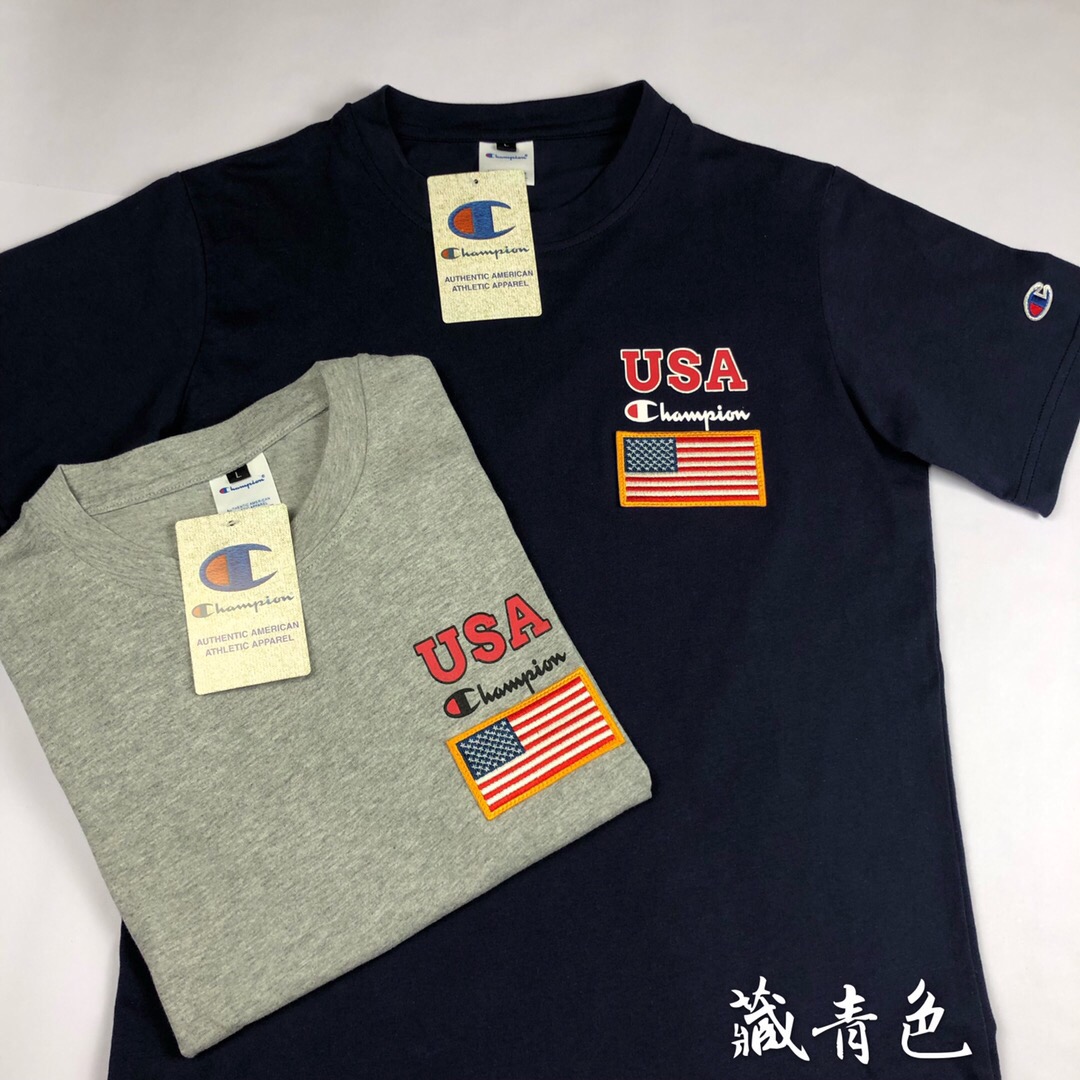 55 冠军Champion USA 美国国旗限定版T恤短袖#情侣百搭同款 全身Logo集中于左胸胸前，再加上左袖上小冠军Logo的点缀