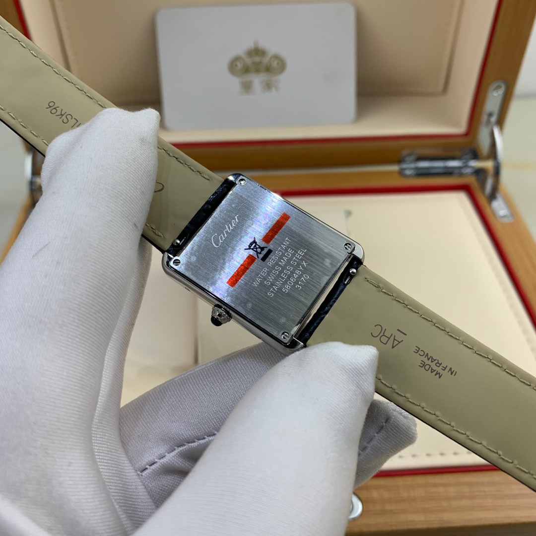 Cartier 皇家 卡地亚坦克系列女款腕表
