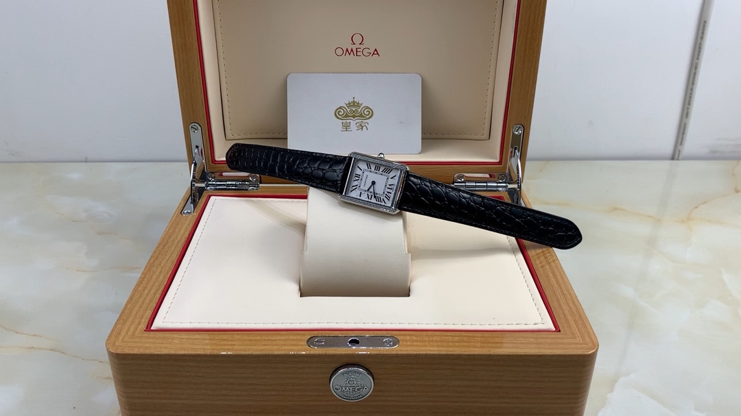 Cartier 皇家 卡地亚坦克系列女款腕表视频欣赏