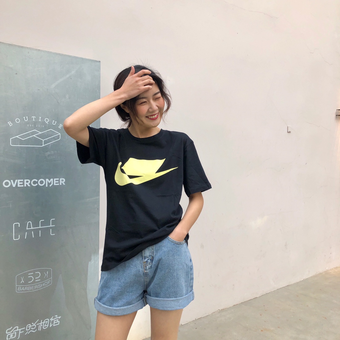 55 专柜耐克2019NIkeSportswear短袖T恤 ，三色齐发。