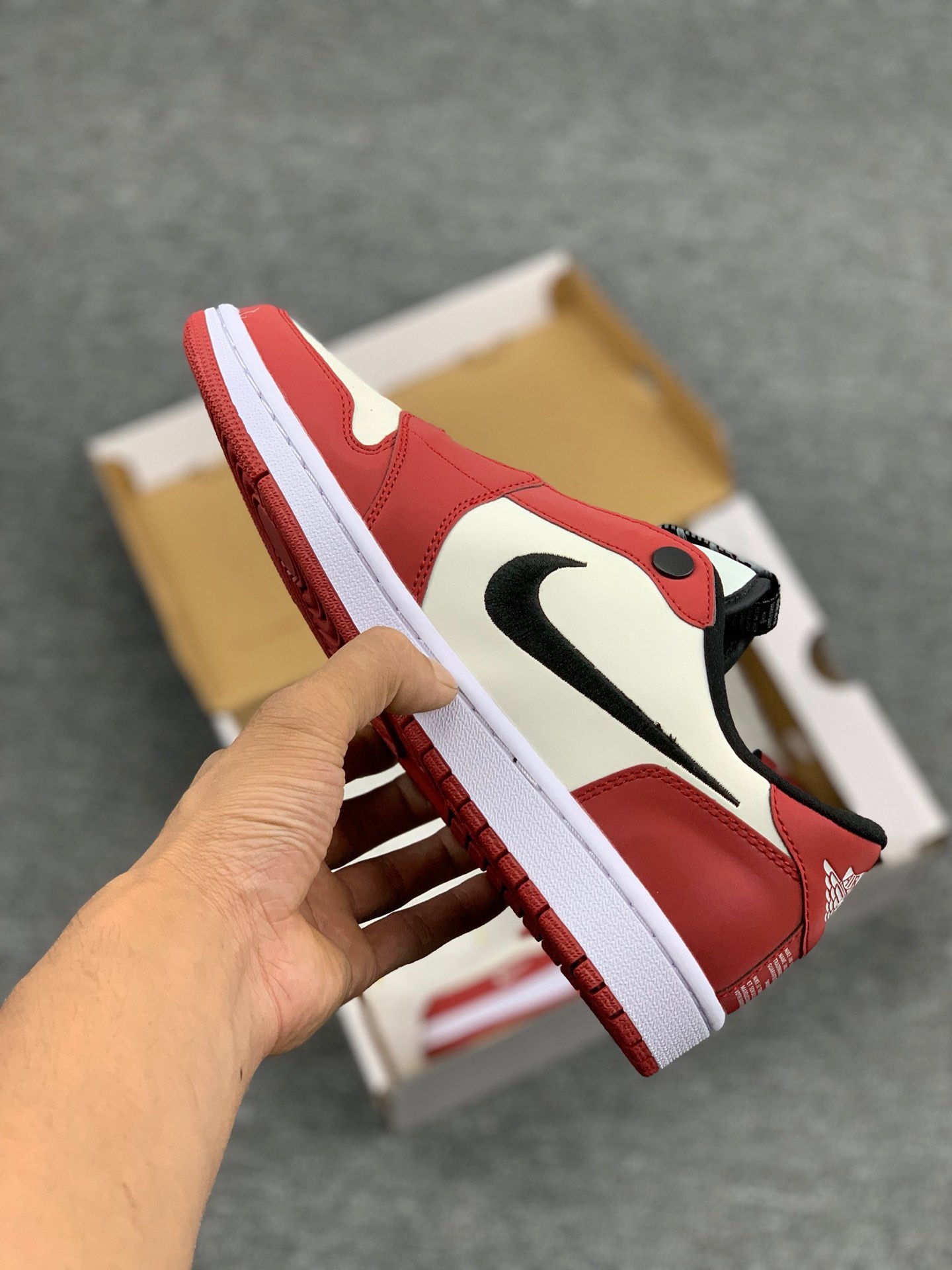 200 独家 芝加哥 AJ1 Low 竟暗藏全身 3M 反光  Air Jordan 1 Low Slip WMNS NRG 低帮球鞋