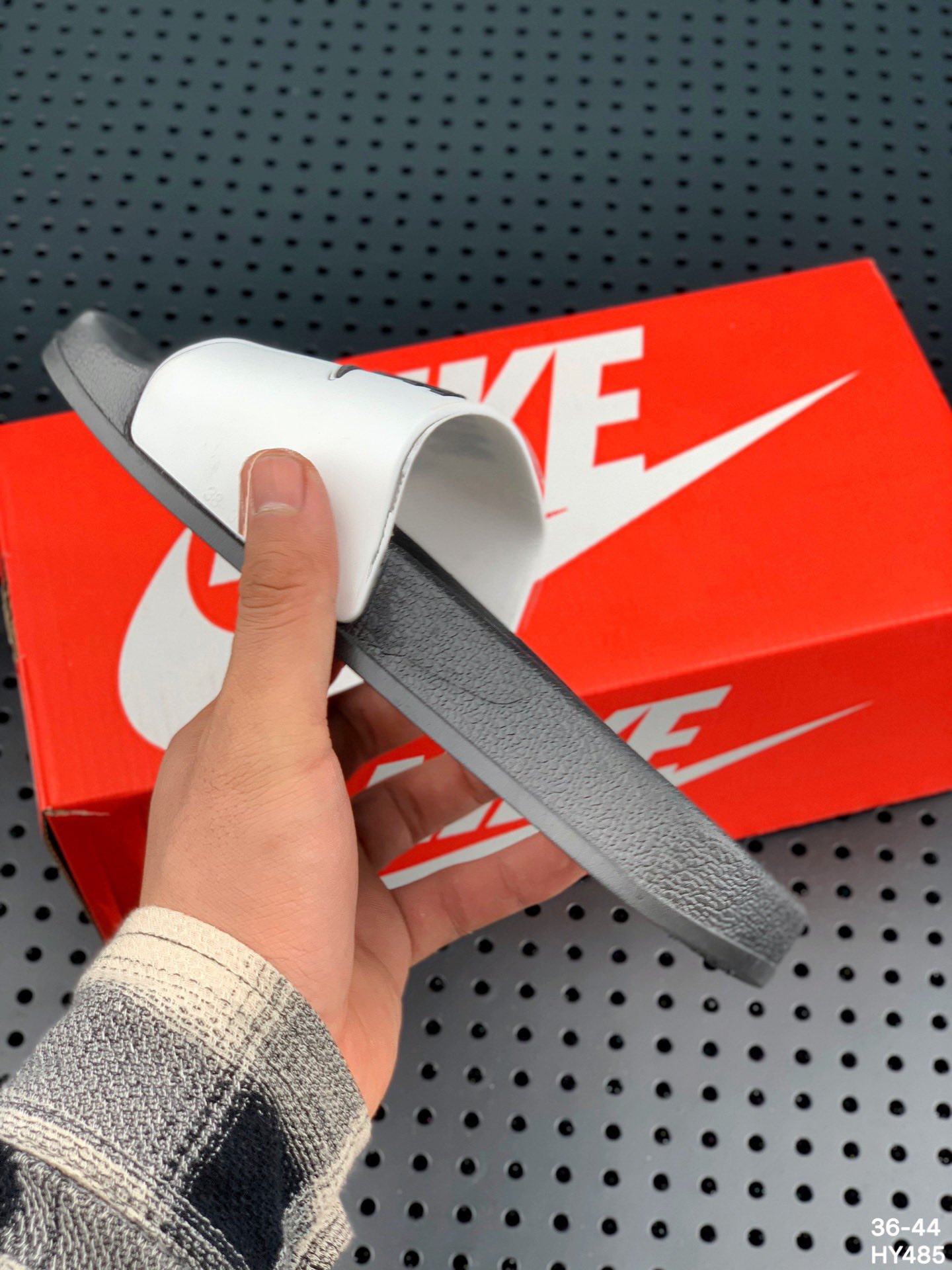 35  Nike Benassi Jdi 权志龙 黑白拖鞋！号码：36-44