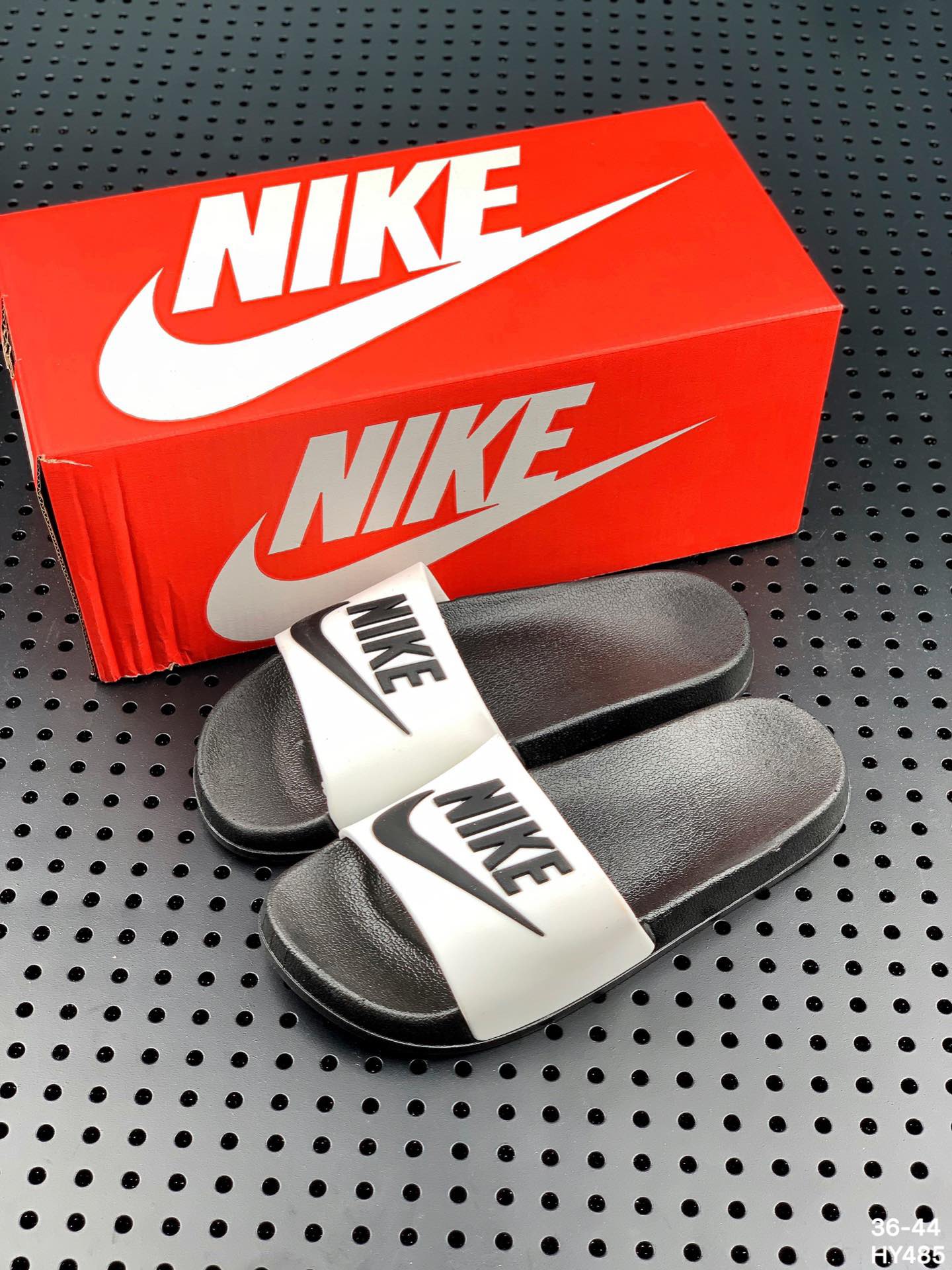 35  Nike Benassi Jdi 权志龙 黑白拖鞋！号码：36-44