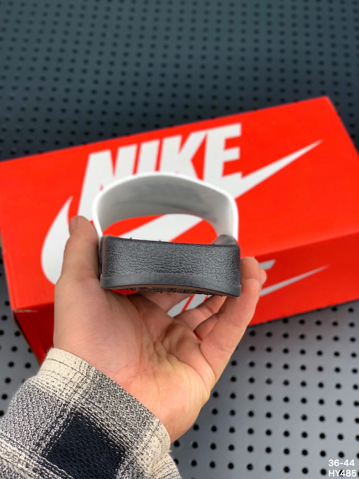 35  Nike Benassi Jdi 权志龙 黑白拖鞋！号码：36-44