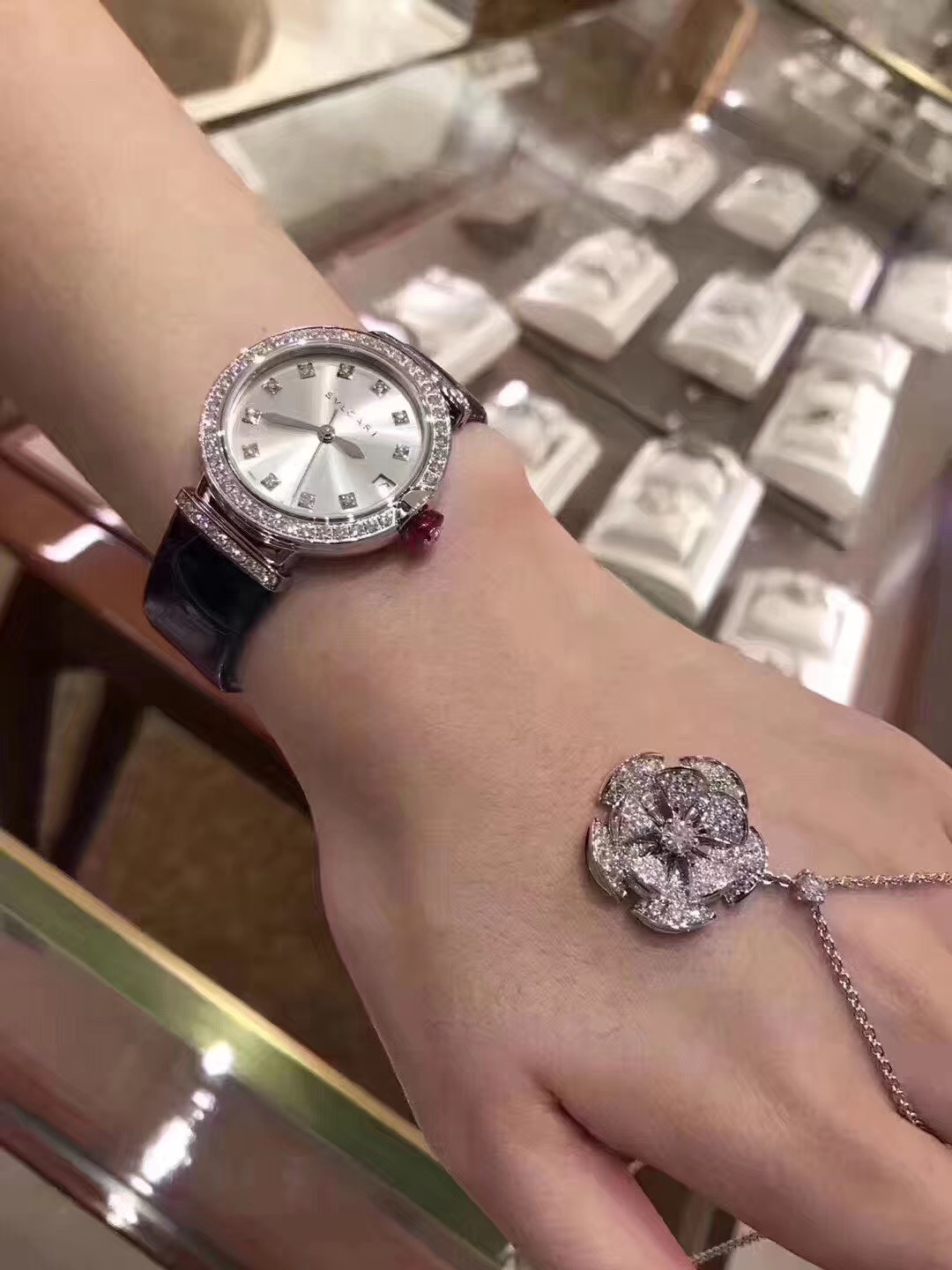 Bvlgari 宝格丽LVCEA系列腕表 以简约大方的外形备受现代女性青睐（零返修）拱形蓝宝石镜面