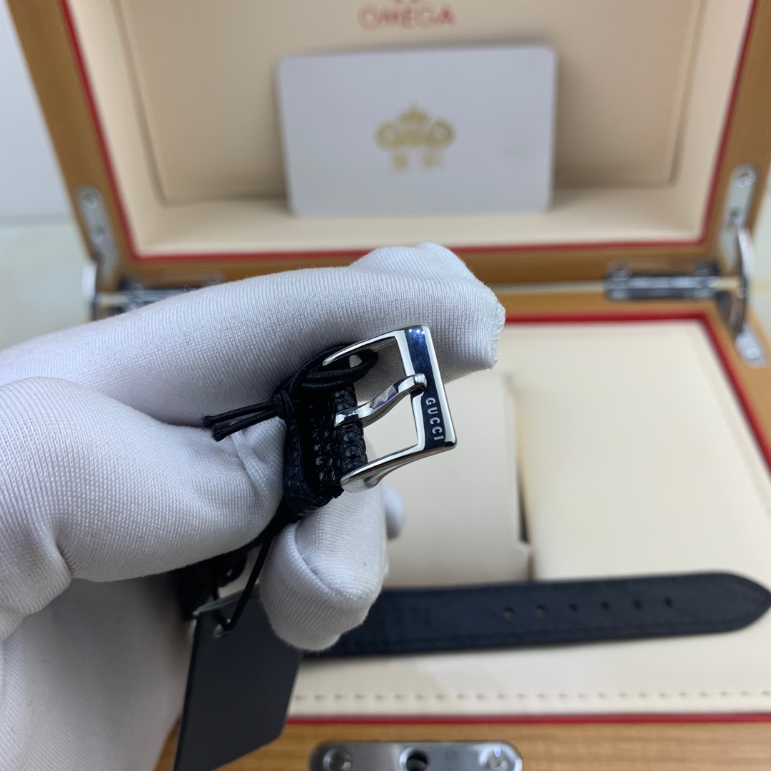 Gucci 皇家 古驰 小巧女款贝壳面腕表