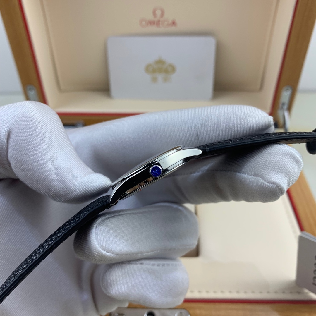 Gucci 皇家 古驰 小巧女款贝壳面腕表