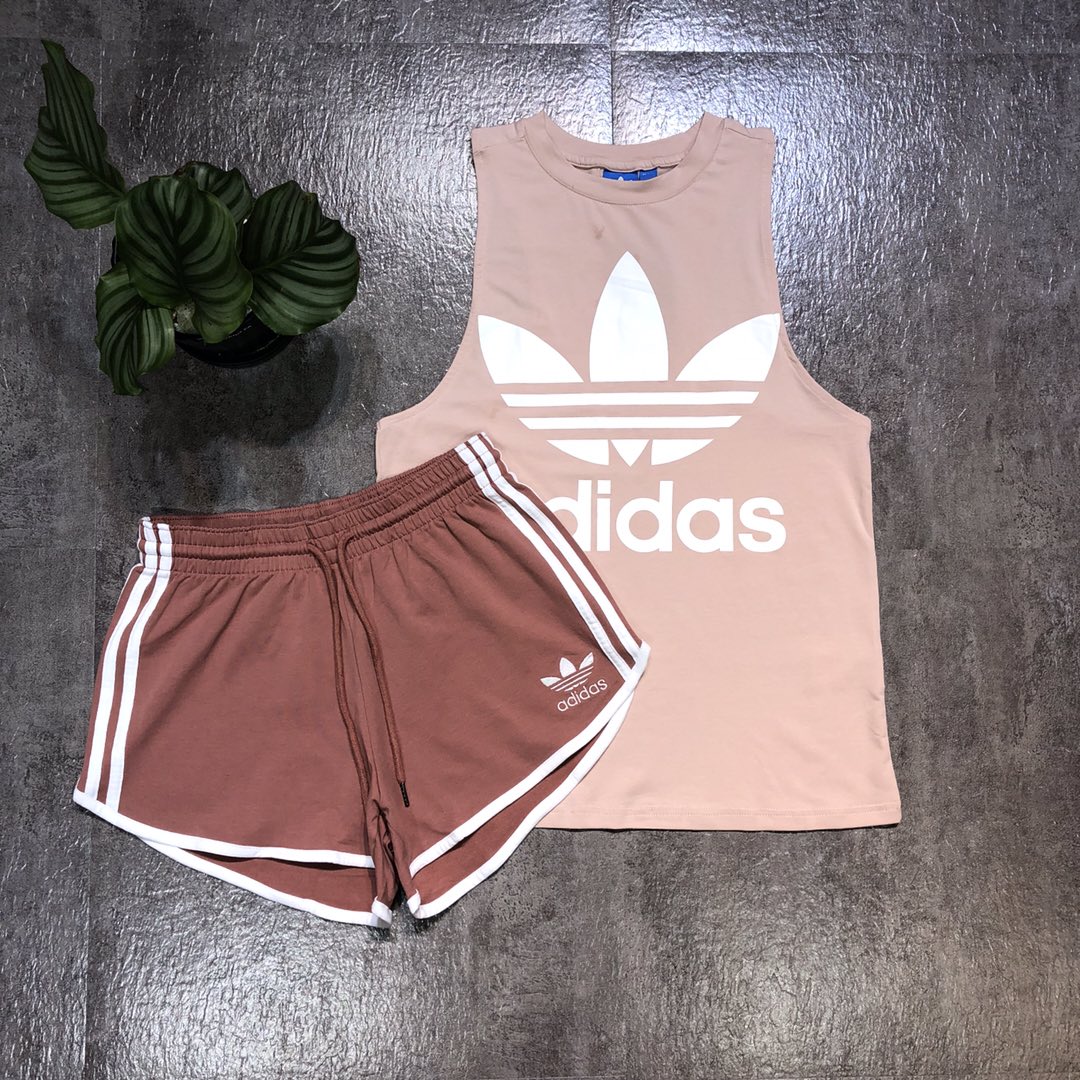 90 adidas三叶草小仙女休闲套装 上身仙气满满 干净清爽 左腿精密logo绣花