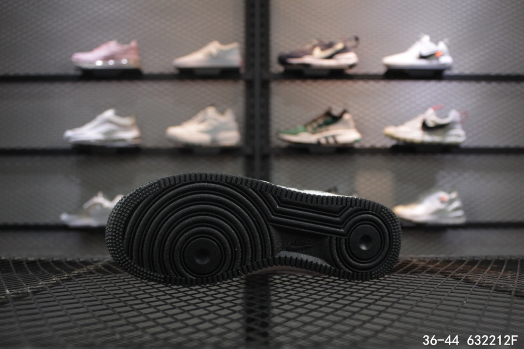 120<br />NIKE女AIRAF1耐克空军一号樱花粉笑脸低帮运动休闲板鞋 size：如图<br />编码：632212F