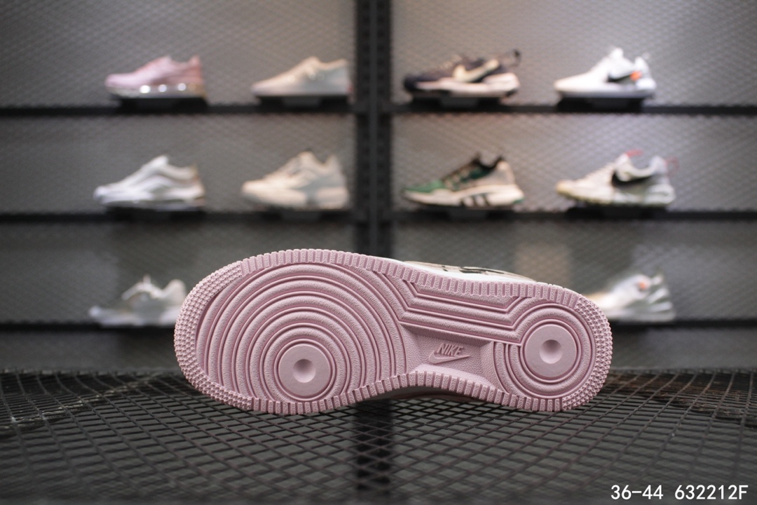 120<br />NIKE女AIRAF1耐克空军一号樱花粉笑脸低帮运动休闲板鞋 size：如图<br />编码：632212F