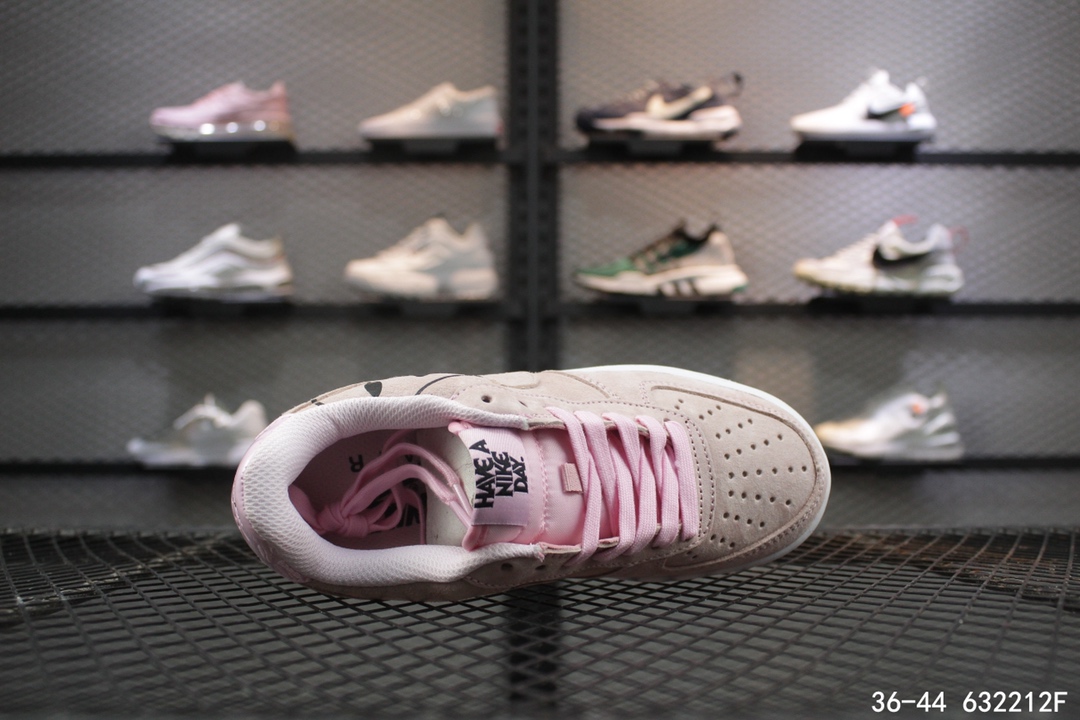 120<br />NIKE女AIRAF1耐克空军一号樱花粉笑脸低帮运动休闲板鞋 size：如图<br />编码：632212F