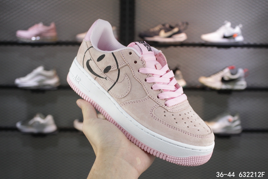 120<br />NIKE女AIRAF1耐克空军一号樱花粉笑脸低帮运动休闲板鞋 size：如图<br />编码：632212F