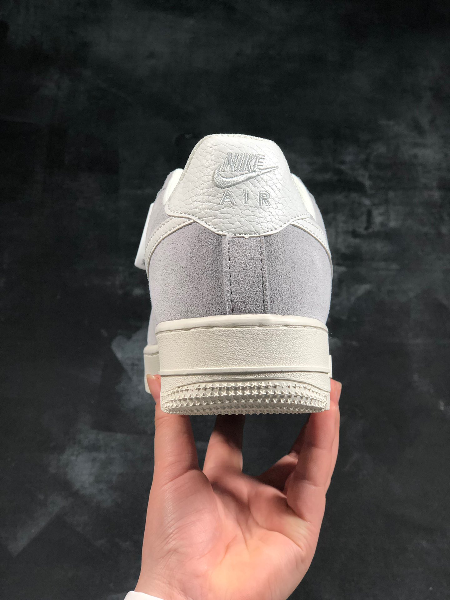 170 新款出货<br /><br />公司级 Nike Air Force 1 Low '07  空军一号低帮休闲板鞋 原盒原标 内置全掌气垫 高清洁度 完美鞋型 货号：AQ8741 400尺码：36 36.5 37.5 38 38.5 39 40 40.5 41 42 42.5 43 44 44 44.5 45