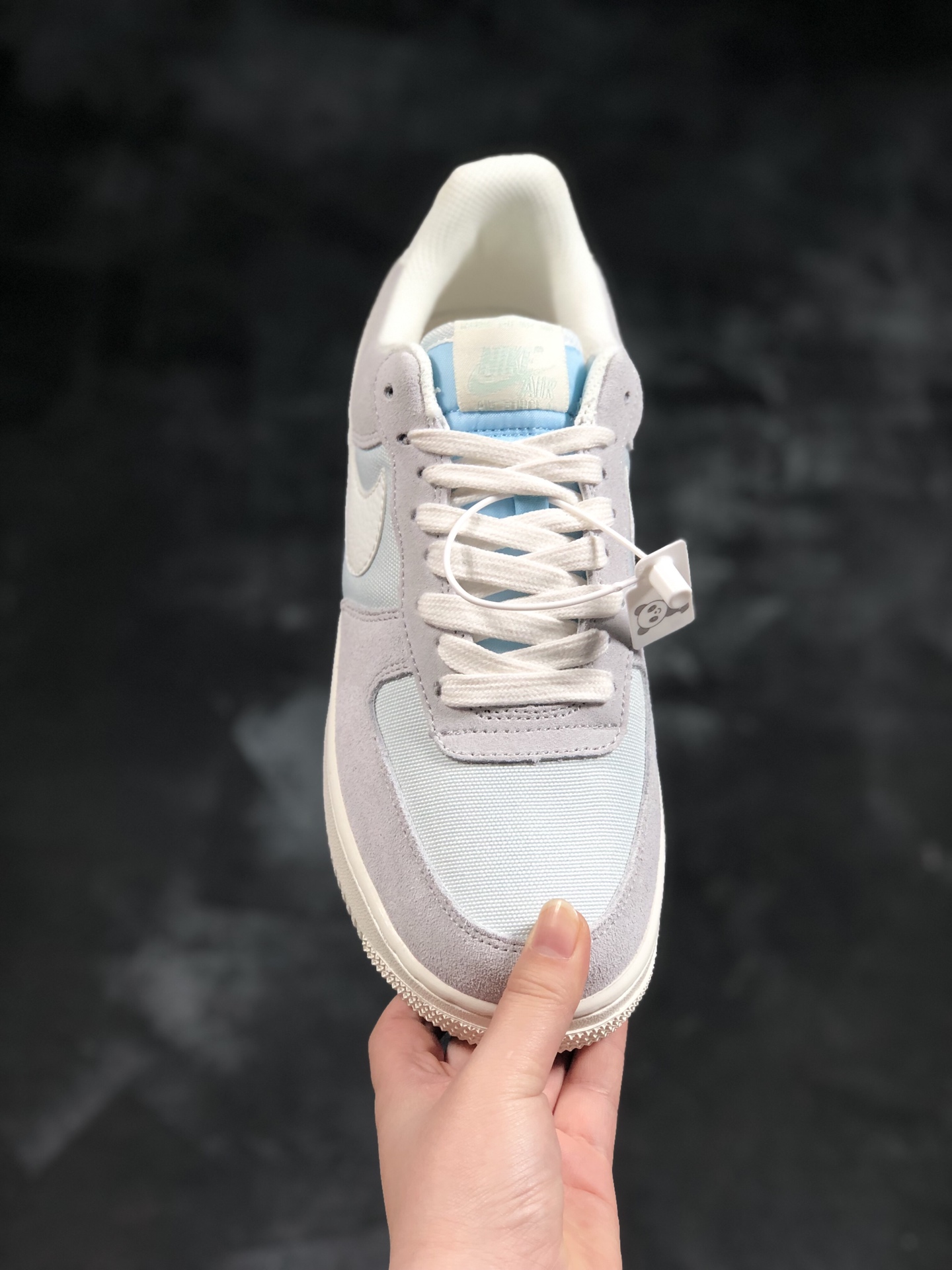 170 新款出货<br /><br />公司级 Nike Air Force 1 Low '07  空军一号低帮休闲板鞋 原盒原标 内置全掌气垫 高清洁度 完美鞋型 货号：AQ8741 400尺码：36 36.5 37.5 38 38.5 39 40 40.5 41 42 42.5 43 44 44 44.5 45