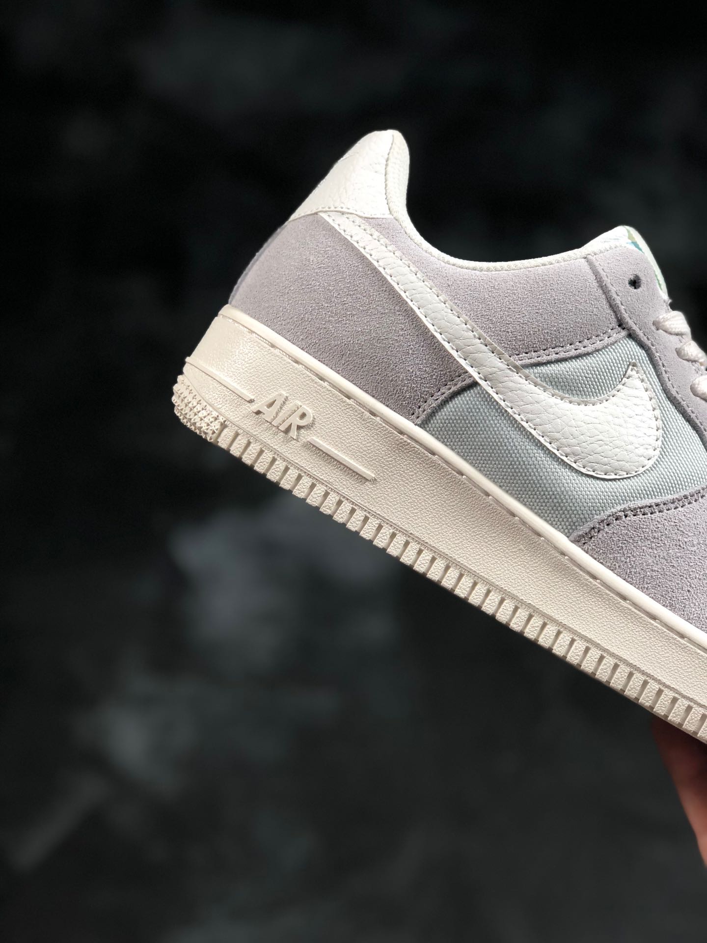 170 新款出货<br /><br />公司级 Nike Air Force 1 Low '07  空军一号低帮休闲板鞋 原盒原标 内置全掌气垫 高清洁度 完美鞋型 货号：AQ8741 400尺码：36 36.5 37.5 38 38.5 39 40 40.5 41 42 42.5 43 44 44 44.5 45
