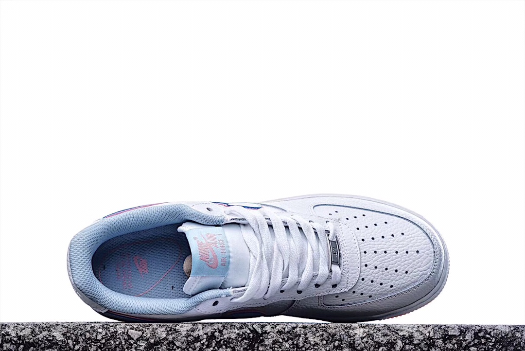 200<br />LeBron James明星限定款 公司级 Nike Air Force 1 Low '07 “Horsemen”空军一号低帮休闲板鞋 完美鞋型 原盒原标 内置全掌气垫 货号：AA6818-028 Size：36 36.5 37.5 38 38.5 39 40 40.5 41 42 42.5 43 44 44.5 45