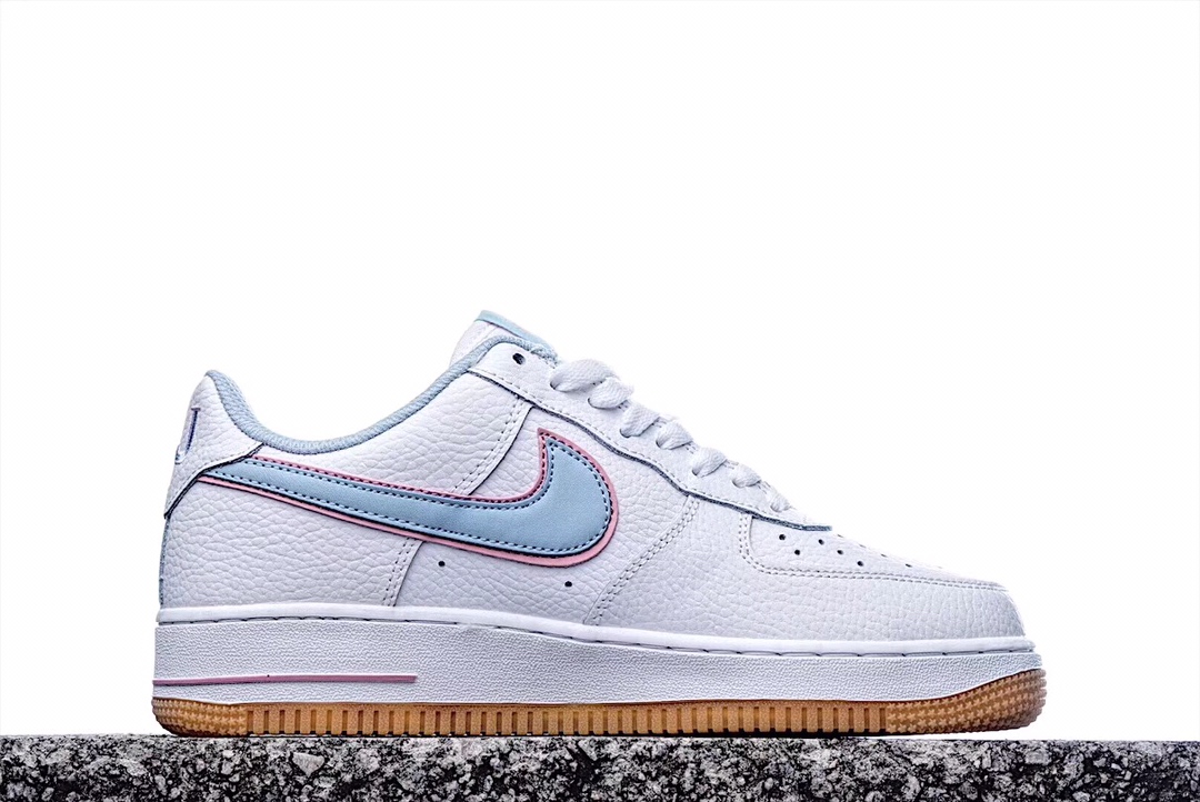 200<br />LeBron James明星限定款 公司级 Nike Air Force 1 Low '07 “Horsemen”空军一号低帮休闲板鞋 完美鞋型 原盒原标 内置全掌气垫 货号：AA6818-028 Size：36 36.5 37.5 38 38.5 39 40 40.5 41 42 42.5 43 44 44.5 45
