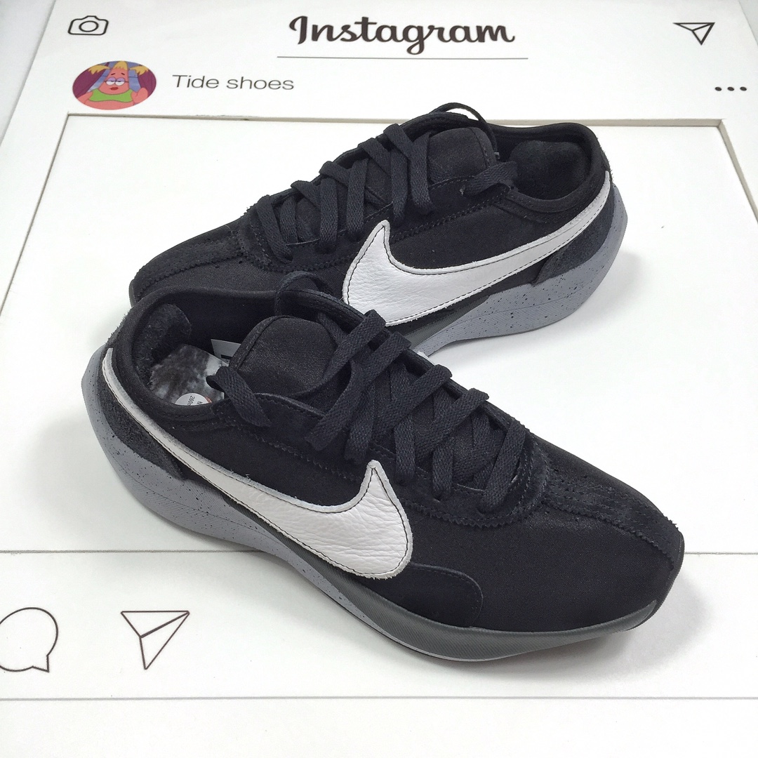 110<br />▲公司级Nike Moon Racer 月食阿甘 马拉松 透气网布缓震跑鞋 原厂超弹缓震大底 附带旅行背包 越南原厂鞋标 充正无压力  货号：AQ4121 001 <br />SIZE:36 36.5 37 38 38.5 39 40 40.5 41 42 42.5 43 44 45