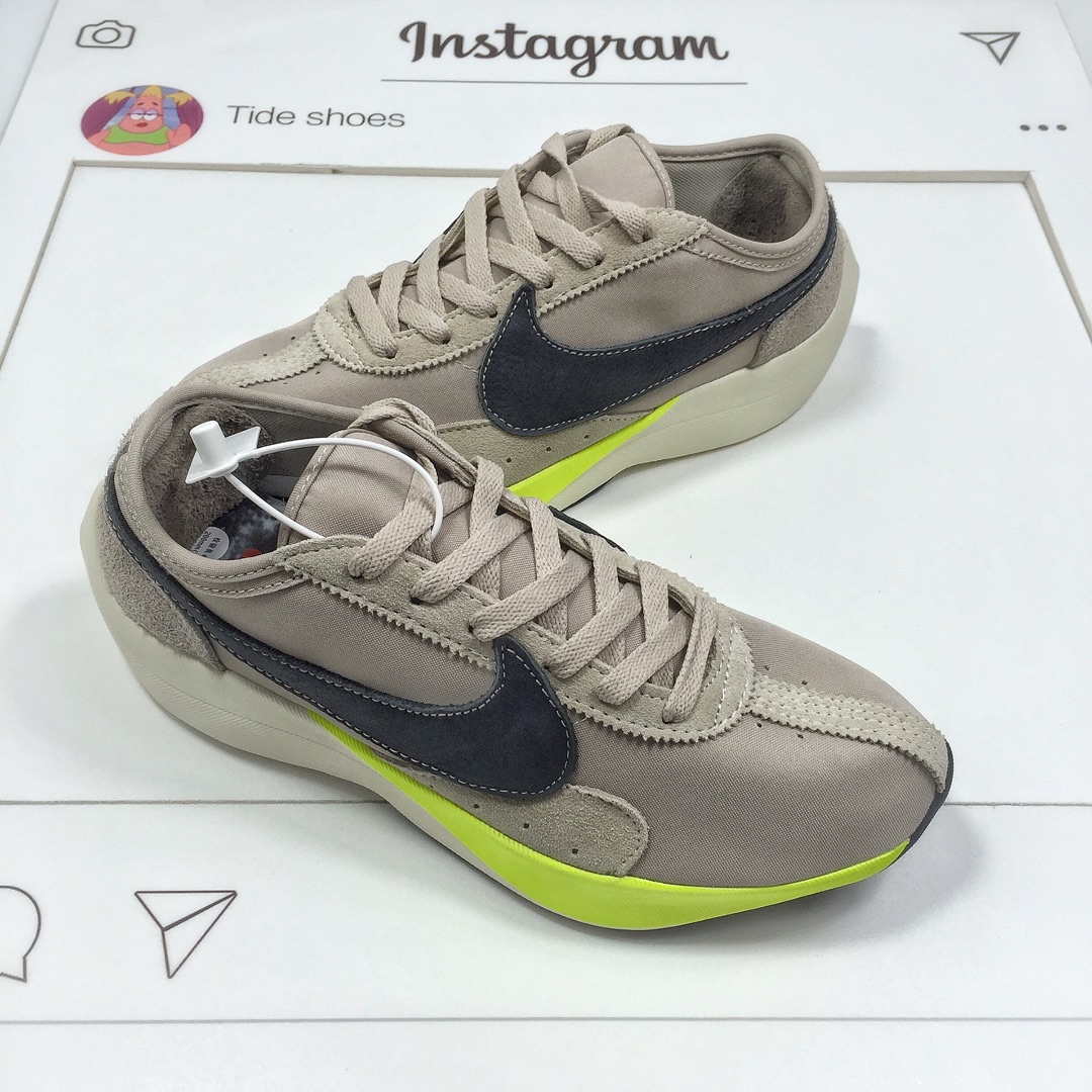 110<br />▲公司级Nike Moon Racer 月食阿甘 马拉松 透气网布缓震跑鞋 原厂超弹缓震大底 附带旅行背包 越南原厂鞋标 充正无压力 货号：AQ4121 200<br />SIZE:40 40.5 41 42 42.5 43 44 45