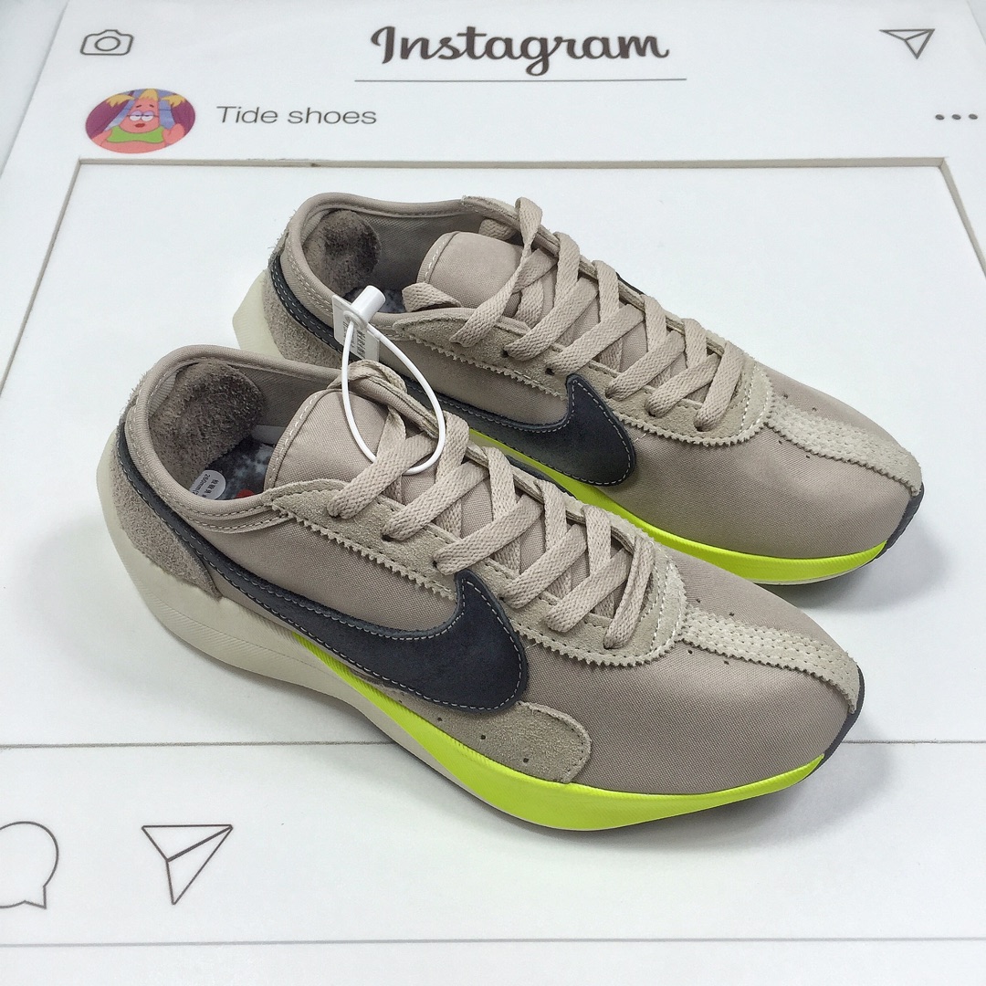 110<br />▲公司级Nike Moon Racer 月食阿甘 马拉松 透气网布缓震跑鞋 原厂超弹缓震大底 附带旅行背包 越南原厂鞋标 充正无压力 货号：AQ4121 200<br />SIZE:40 40.5 41 42 42.5 43 44 45