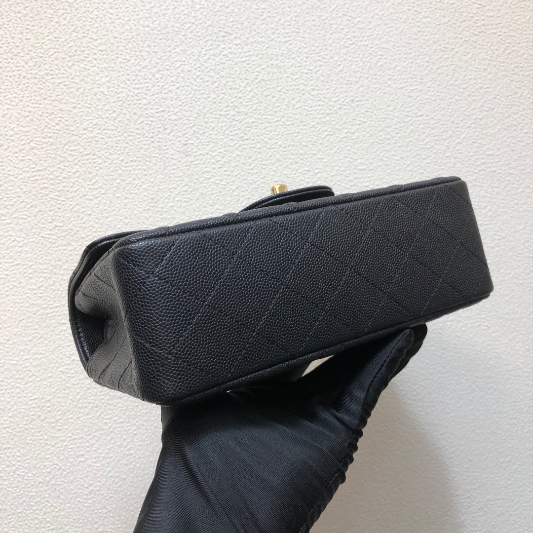 💰300法国🇫🇷高端定制品 Chane1 Classic Flap Bag A01116演绎了Chane1的经典，高雅、简约、精美！专柜同步更新 最新版本 ZP完美版型复刻 Medium Size: 20cm