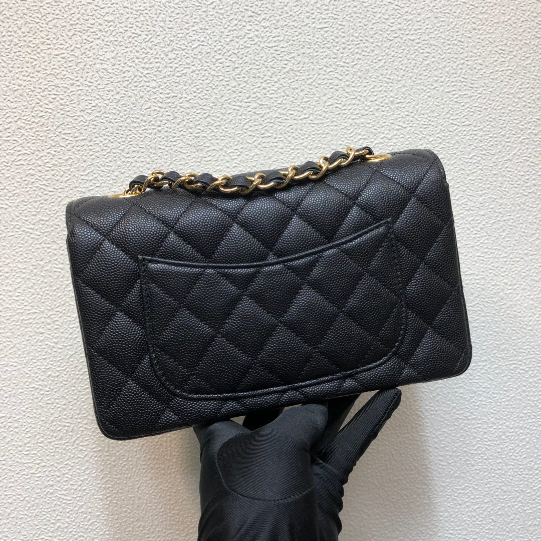 💰300法国🇫🇷高端定制品 Chane1 Classic Flap Bag A01116演绎了Chane1的经典，高雅、简约、精美！专柜同步更新 最新版本 ZP完美版型复刻 Medium Size: 20cm